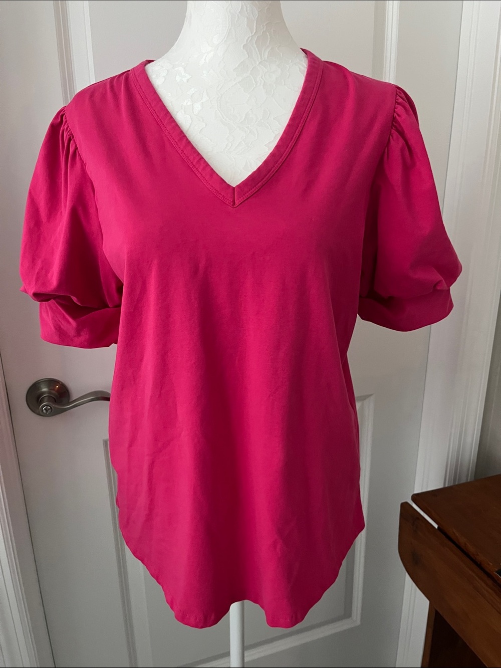 Chico's V-Neck Puff Sleeve Tee in Bright Pink Cotton /Spandex